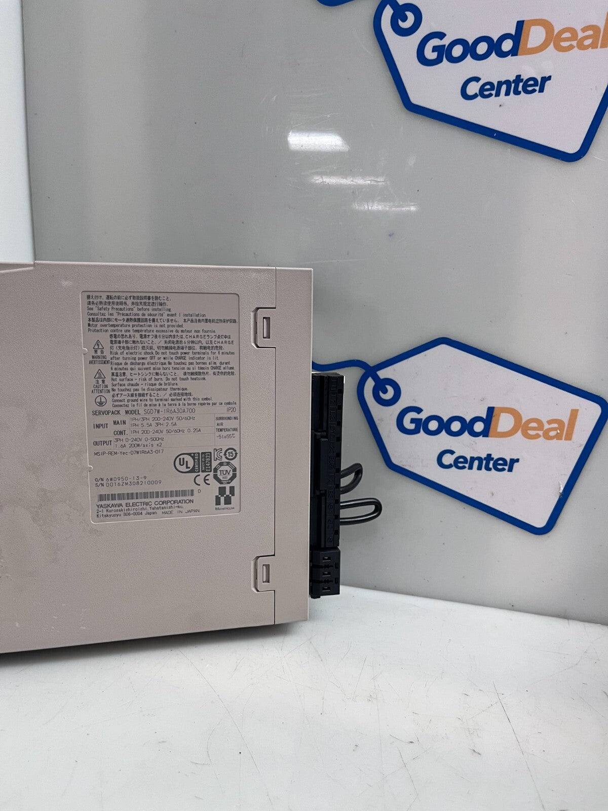 YASKAWA SGD7W-1R6A30A700 ServoPack 200V