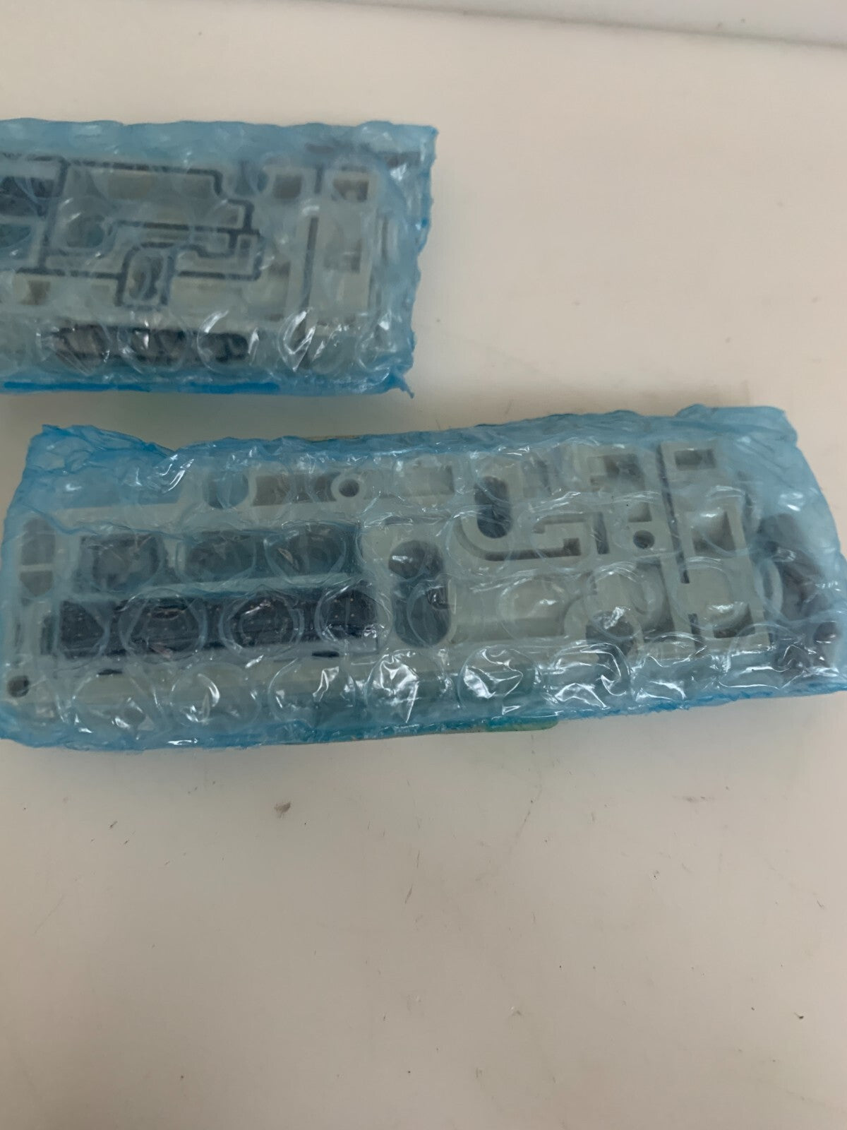 SMC MANIFOLD BLOCK ASSEMBLY 1X SV1000-50-1A-C6 1X SV1000-50-2A-C6 MIX LOT OF 2