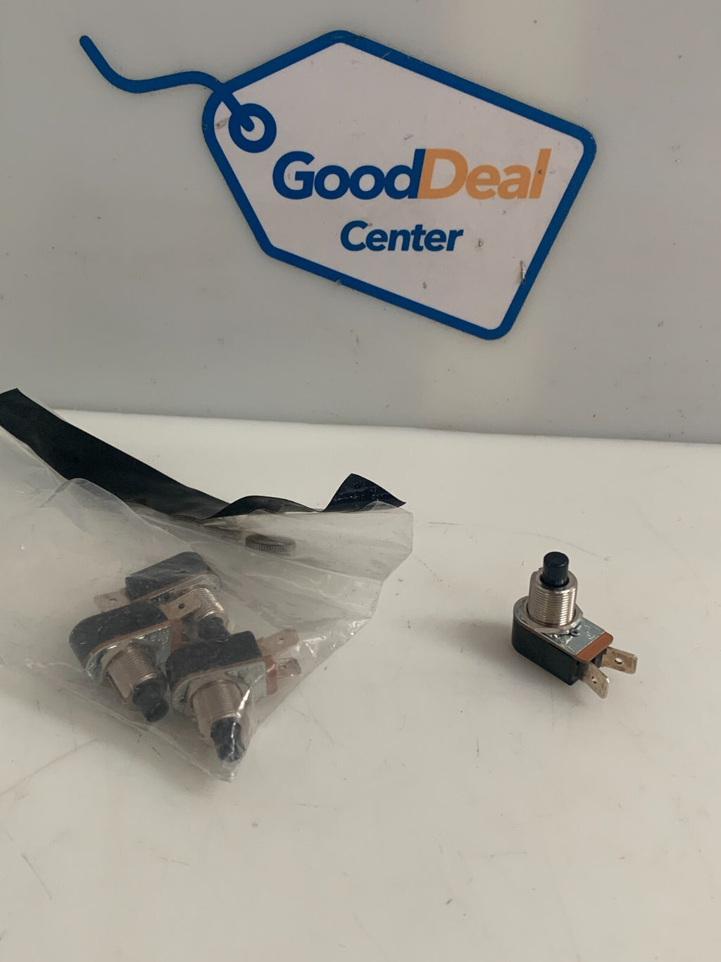LOT OF 4 CARLING PUSH BUTTON SWITCH 1919 R 3/4 A 125V