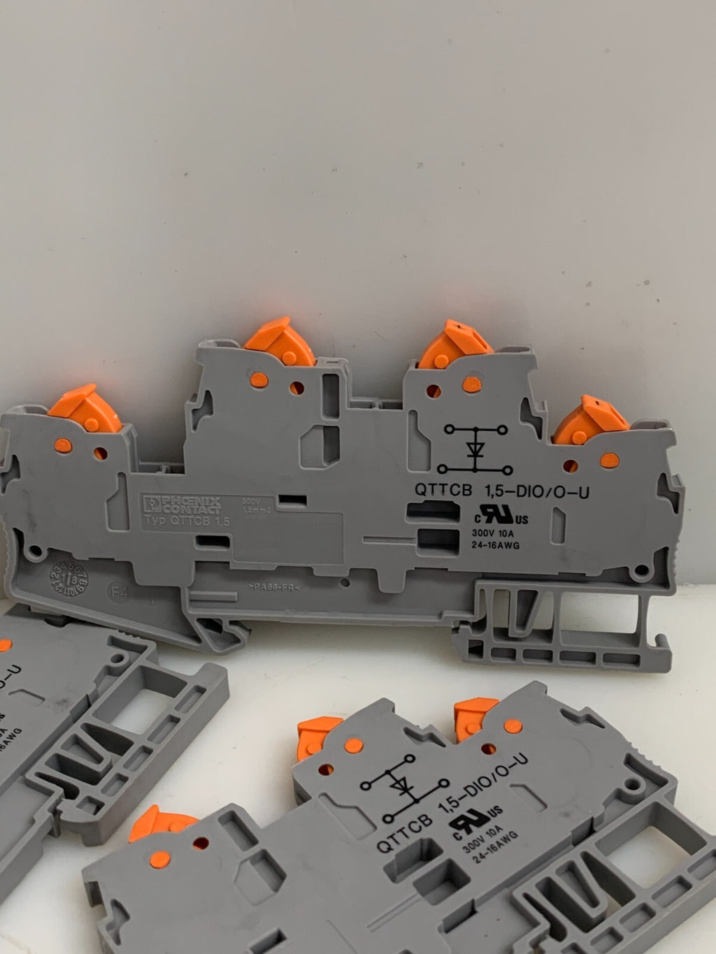 PHOENIX CONTACT  Terminal   QTTCB 1,5-DIO/O-U  (Lot of 8)