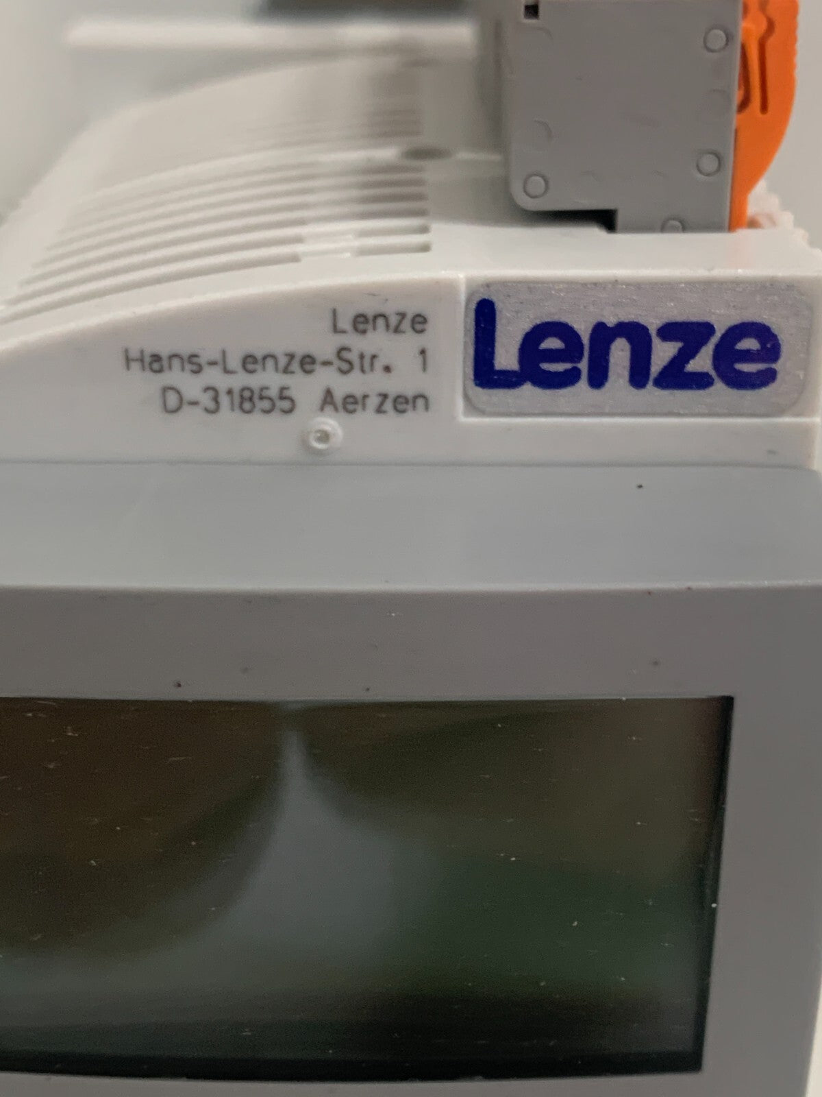LENZE 8200 VECTOR D-31855 AERZEN ID#13127094  E82EV751-4C INPUT 3/PE AC 400/500V