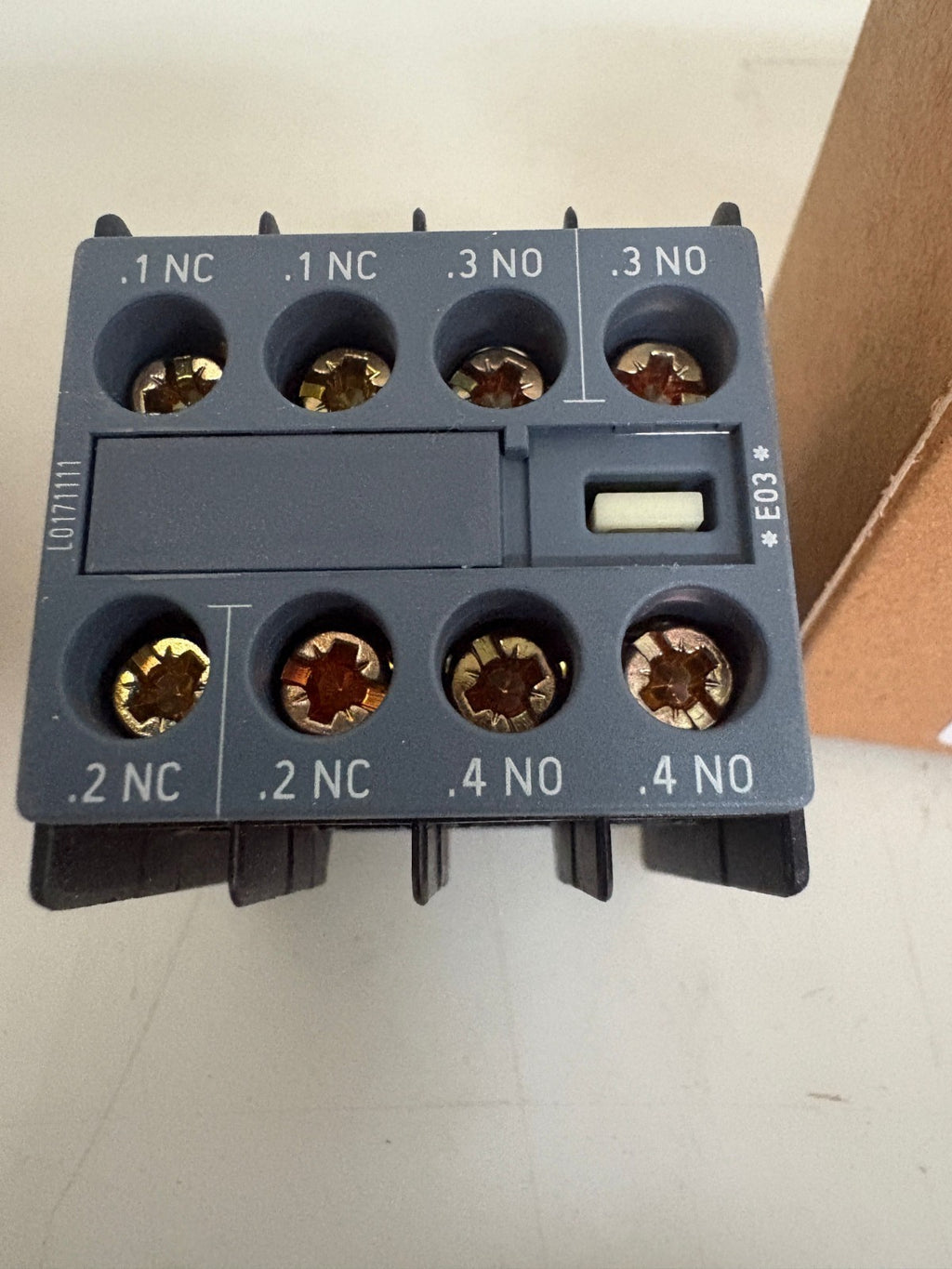 LOT OF 2 SIEMENS AUXILIARY SWITCH BLOCK 3RH2911-1HA221