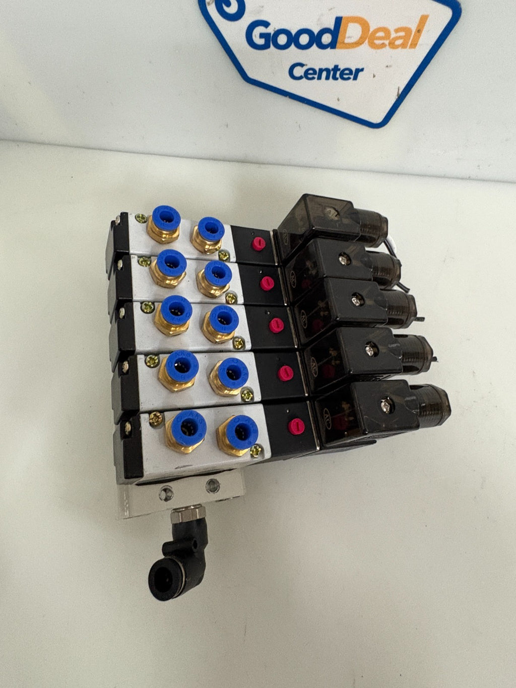 LOT OF 5 AIRTAC PNEUMATIC VALVE 4V210-08 ON DISTRIBUTION BLOCK
