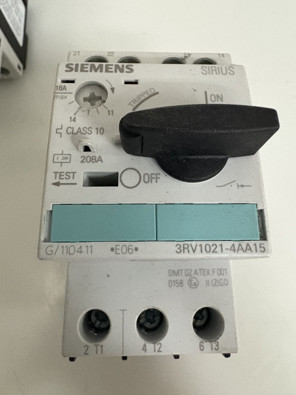 LOT OF 2 SIEMENS SIRIUS CIRCUIT BREAKER 6/110411 3RV1021 - 4AA15