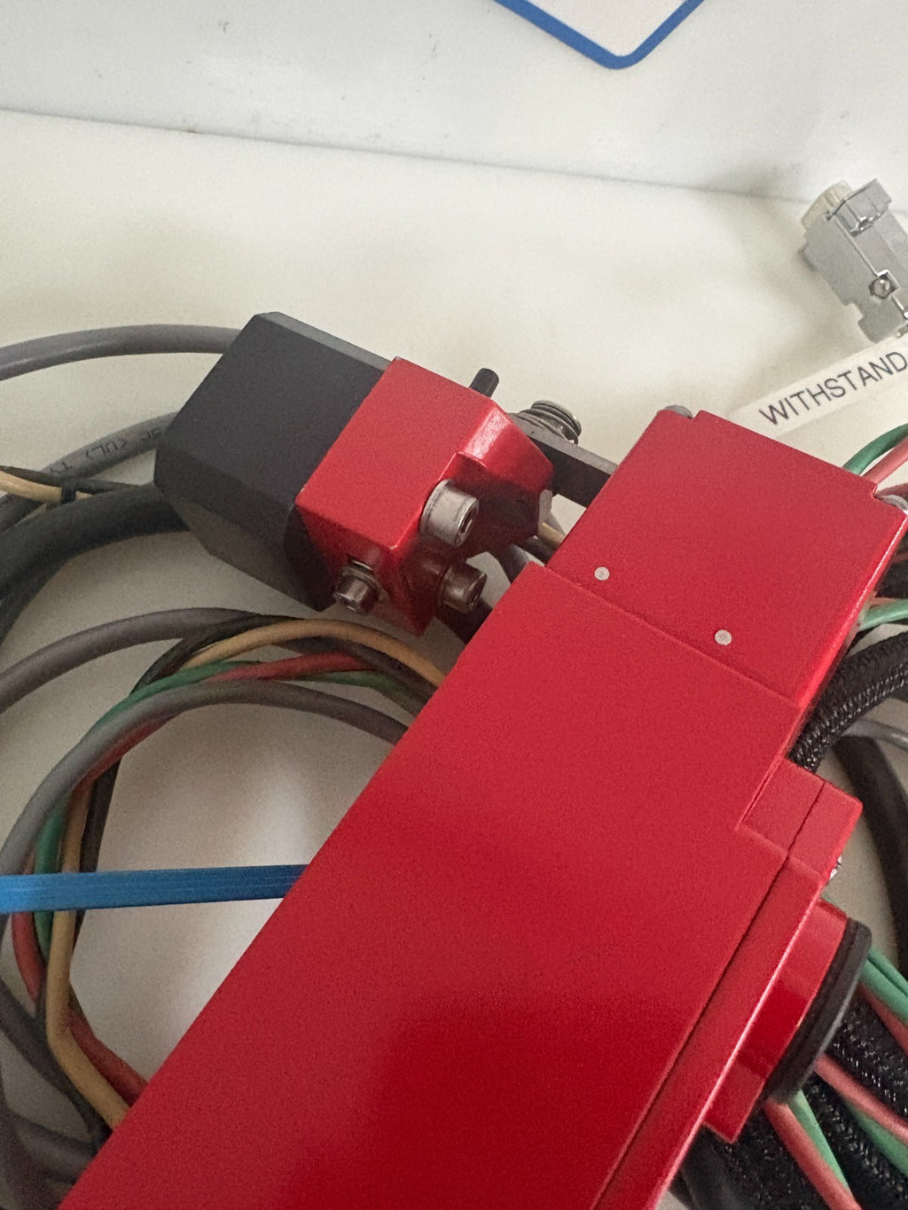 TELEMECANIQUE SAFETY INTERLOCK SWITCH XCSLF2525312 W/CABLES