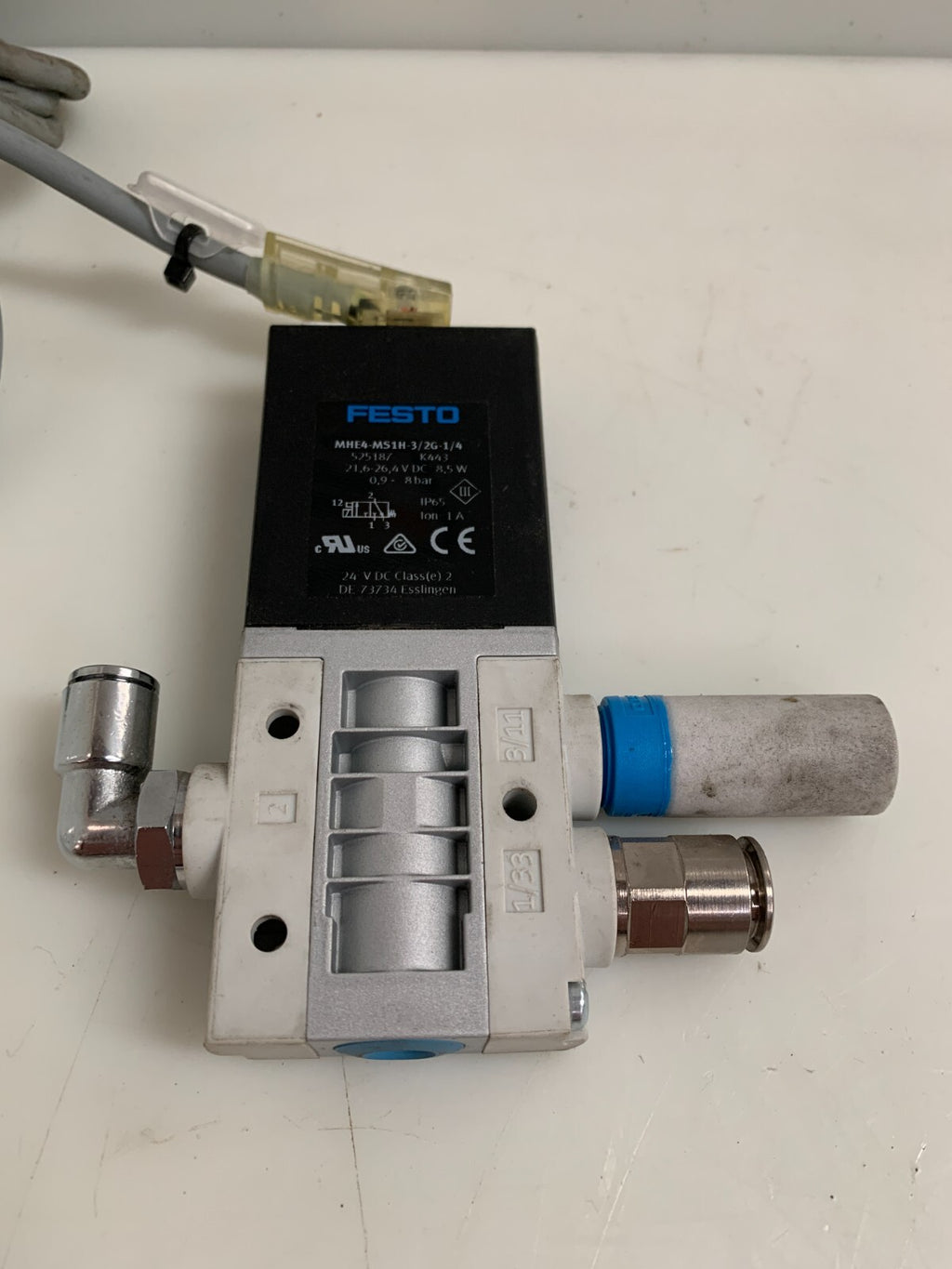 FESTO SOLENOID VALVE MHE4-MS1H-3/ 26-1/4 525187 W/FITTINGS