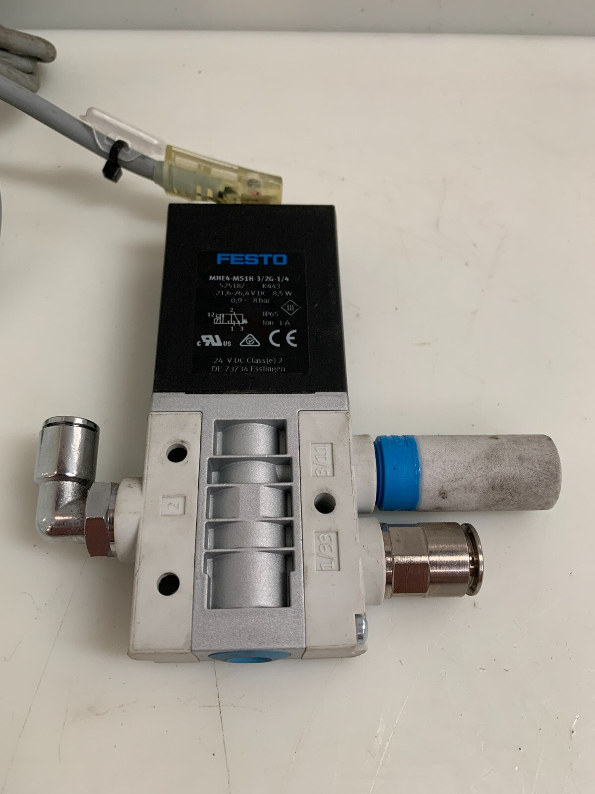 FESTO SOLENOID VALVE MHE4-MS1H-3/ 26-1/4 525187 W/FITTINGS