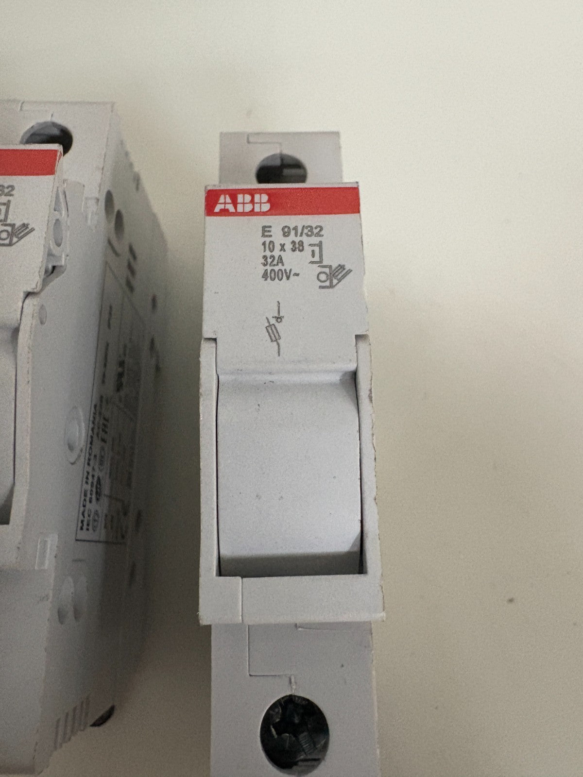 LOT OF 4 ABB FUSE HOLDER E 91/32 W/FUSE1