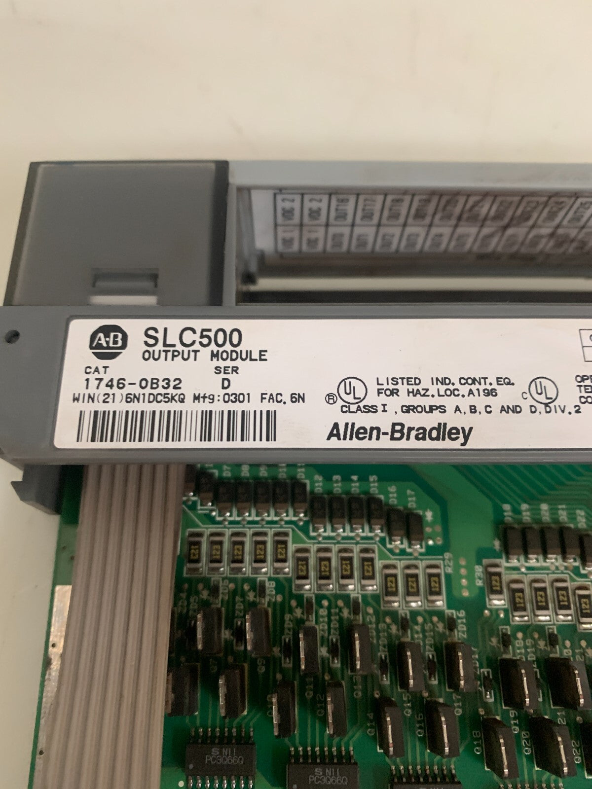 ALLEN BRADLEY SLC 500 OUTPUT MODULE 1746-0B32 SER D