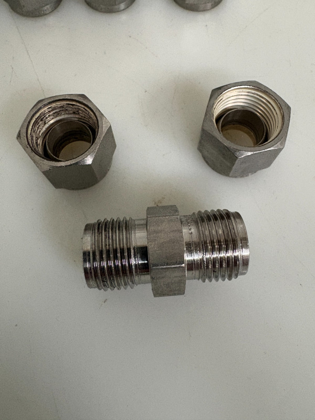 LOT OF 5 SWAGELOK TUBE STRAIGHT UNION 3/8 X 3/8 NPT S STEEL