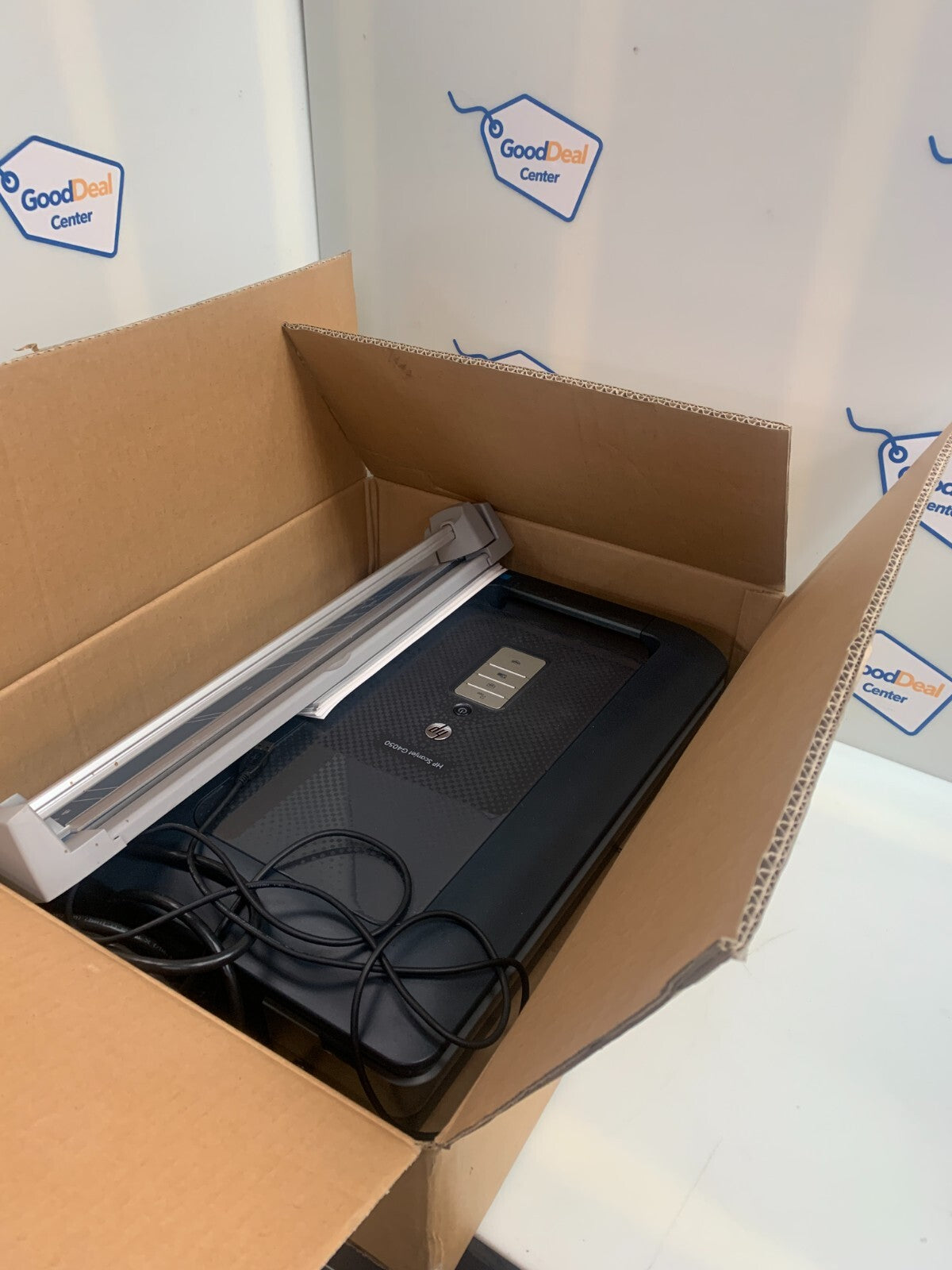 HP Scanjet G4050 Flatbed Scanner with Dahle 508 Paper cutter