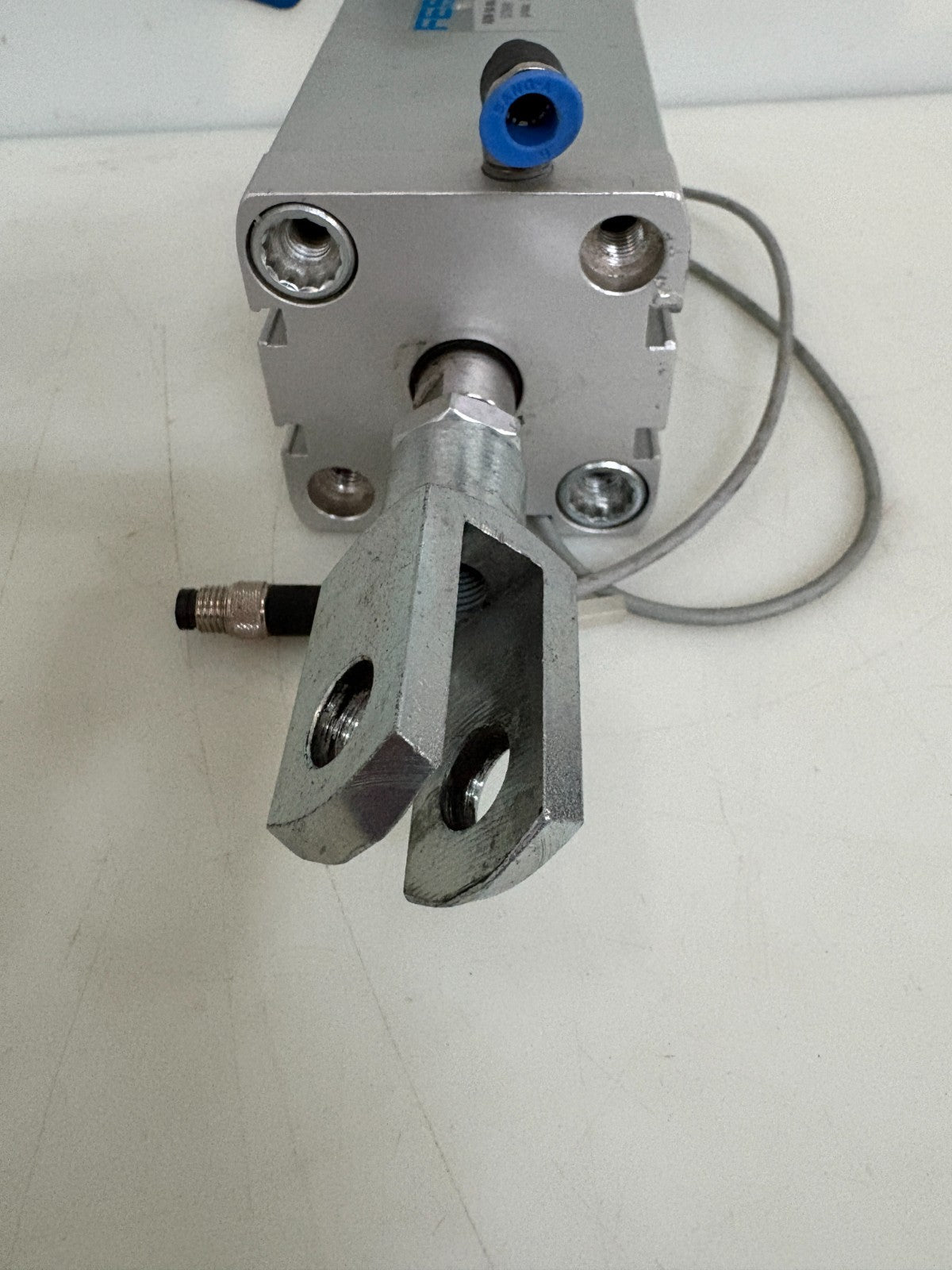 FESTO PNEUMATIC CYLINDER ADN-50-80-A-PPS-A 572699 W/2 FESTO SENSOR6