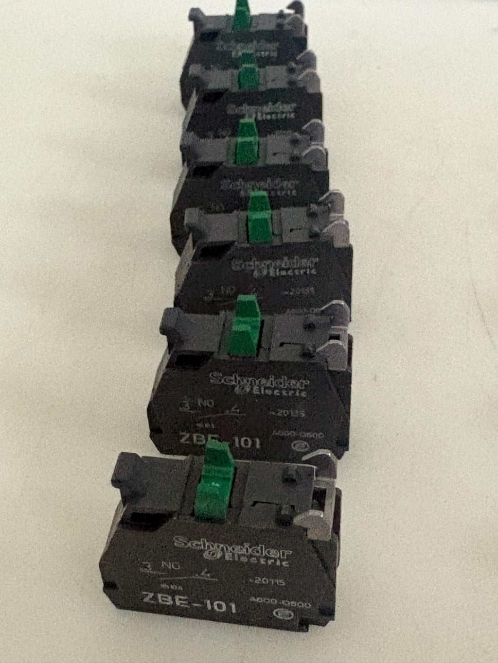 SCHNEIDER ELECTRIC MIX LOT MICRO SWITCH 7XZEN-L1111  3X ZEN-L1121  6X ZBE-1013
