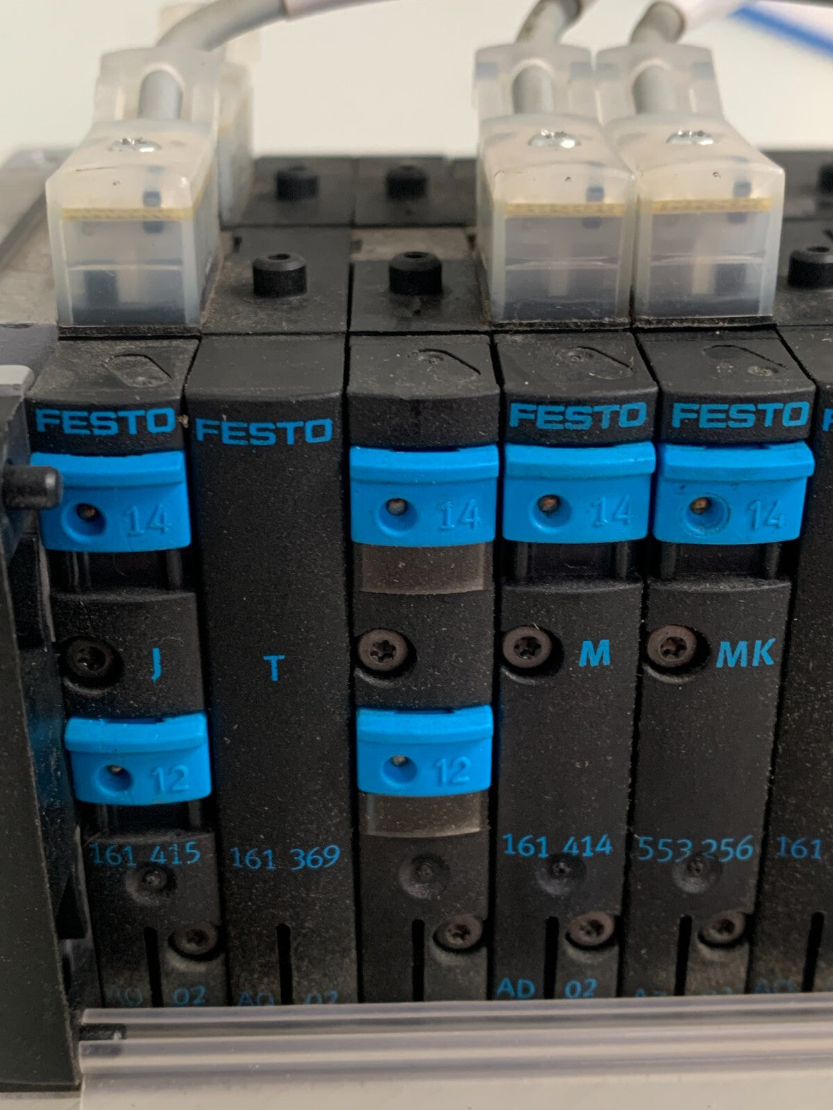 FESTO MANIFOLD PNEMATIC BLOCK 241795 (see description for parts)1