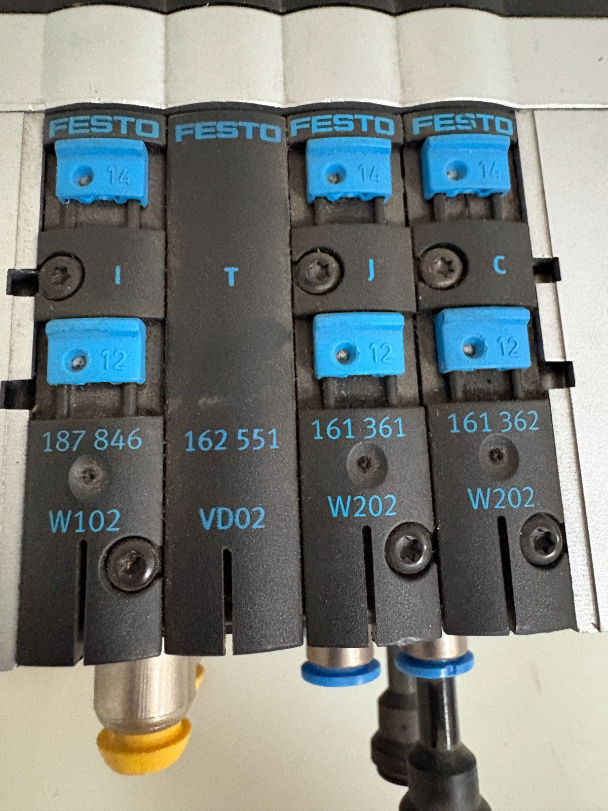 FESTO AIR MANIFOLD MODULE 10P-14-4C-MP-R-Z-ITJC+U2