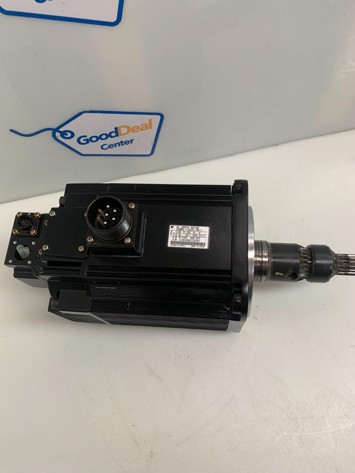 Yaskawa Electric SGMRS-13A2A-YR11 AC Servo Motor w/ encoder