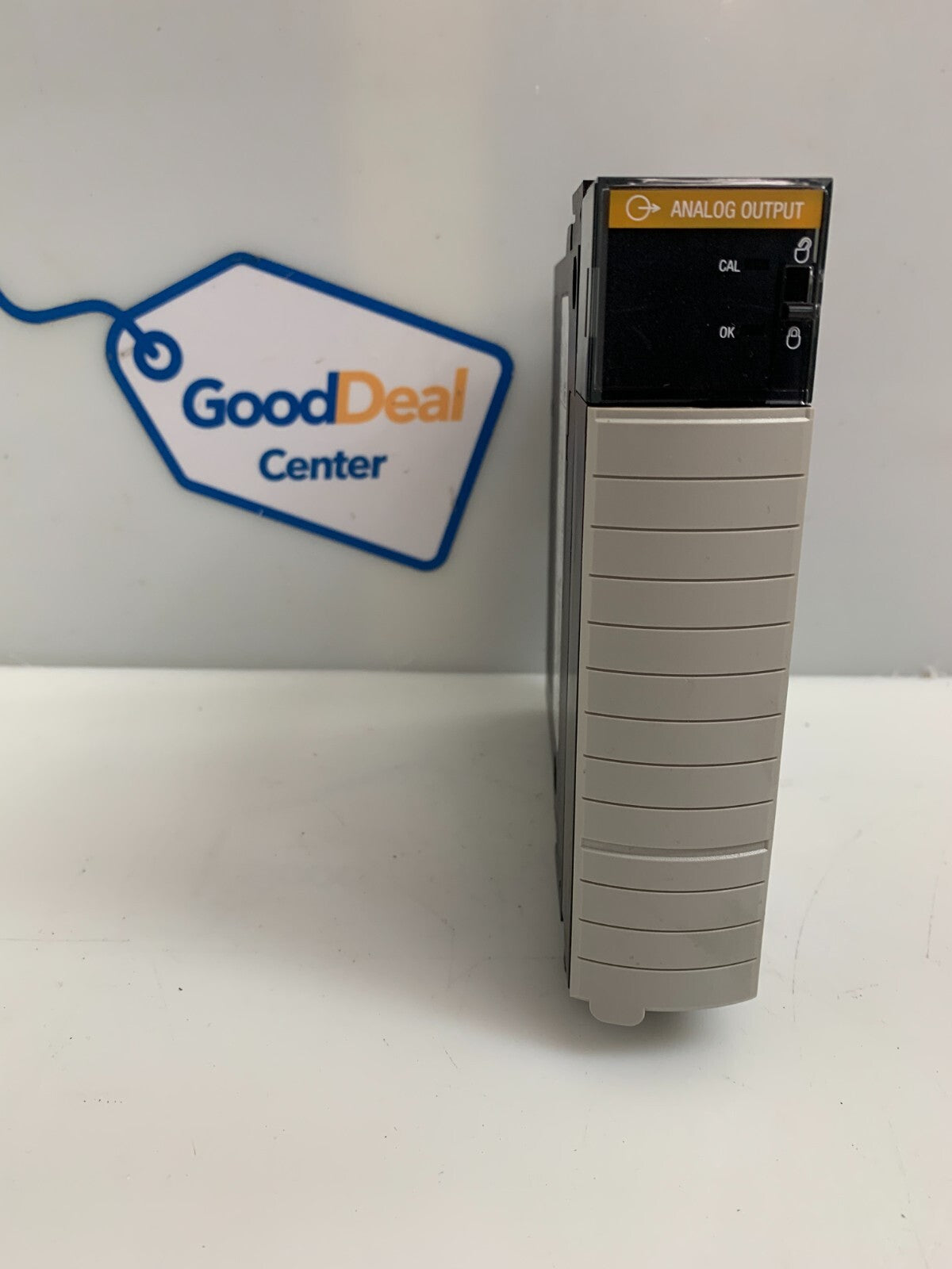 ALLEN BRADLEY / Logix   1756-OF6CI/A  PLC Analog Module  M01