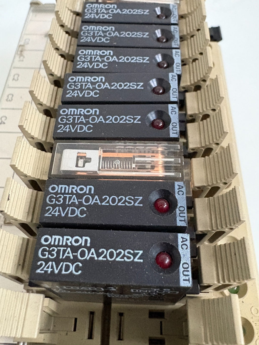 OMRON 16 RELAY CHANNEL TERMINAL BLOCK W/13 RELAY G7TC-0C16