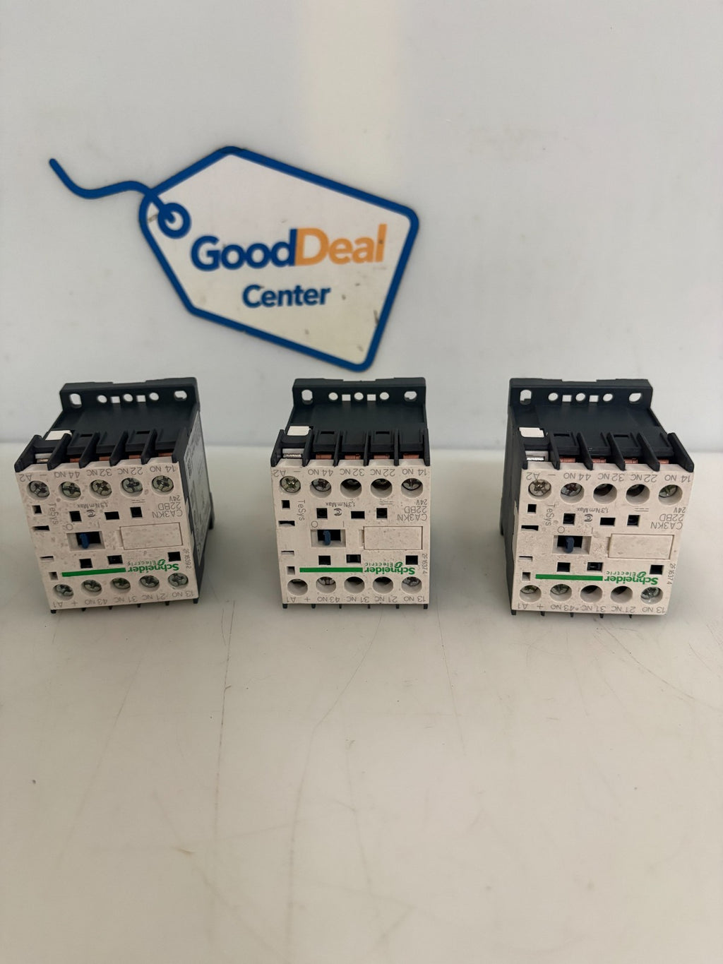 LOT OF 3 SCHNEIDER CONTROL RELAY CA3KN22BD0