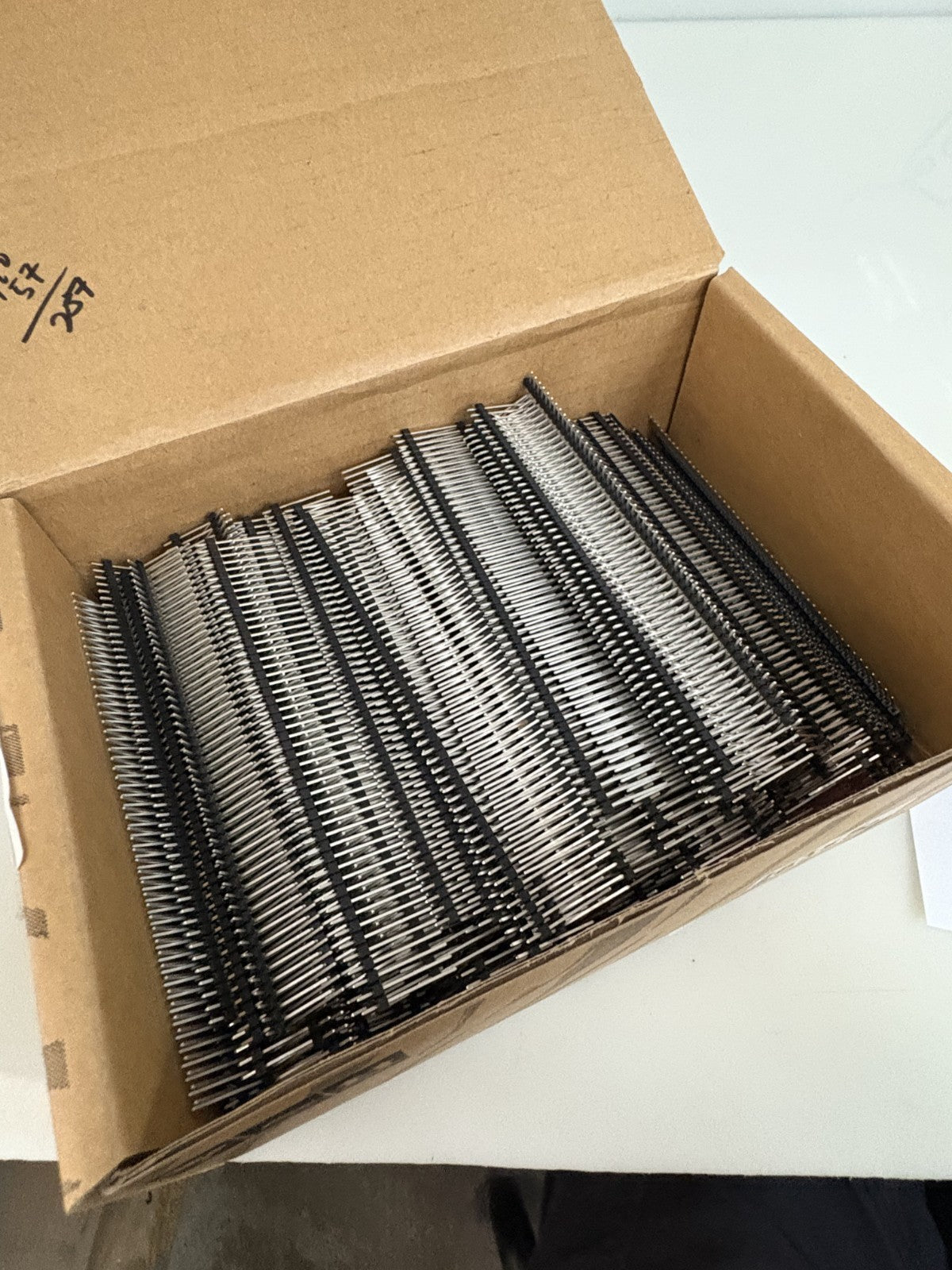 LOT OF 200 + SAMTEC HEADER 50 POSITION TSW-150-17-T-S