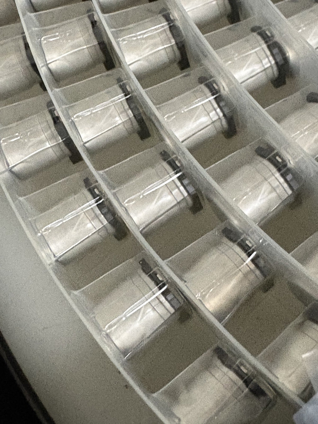 LOT OF 350 PANASONIC ELECTROLYTIC LOW INDEPENCE CAPACITOR #EEEFT1H221AP1
