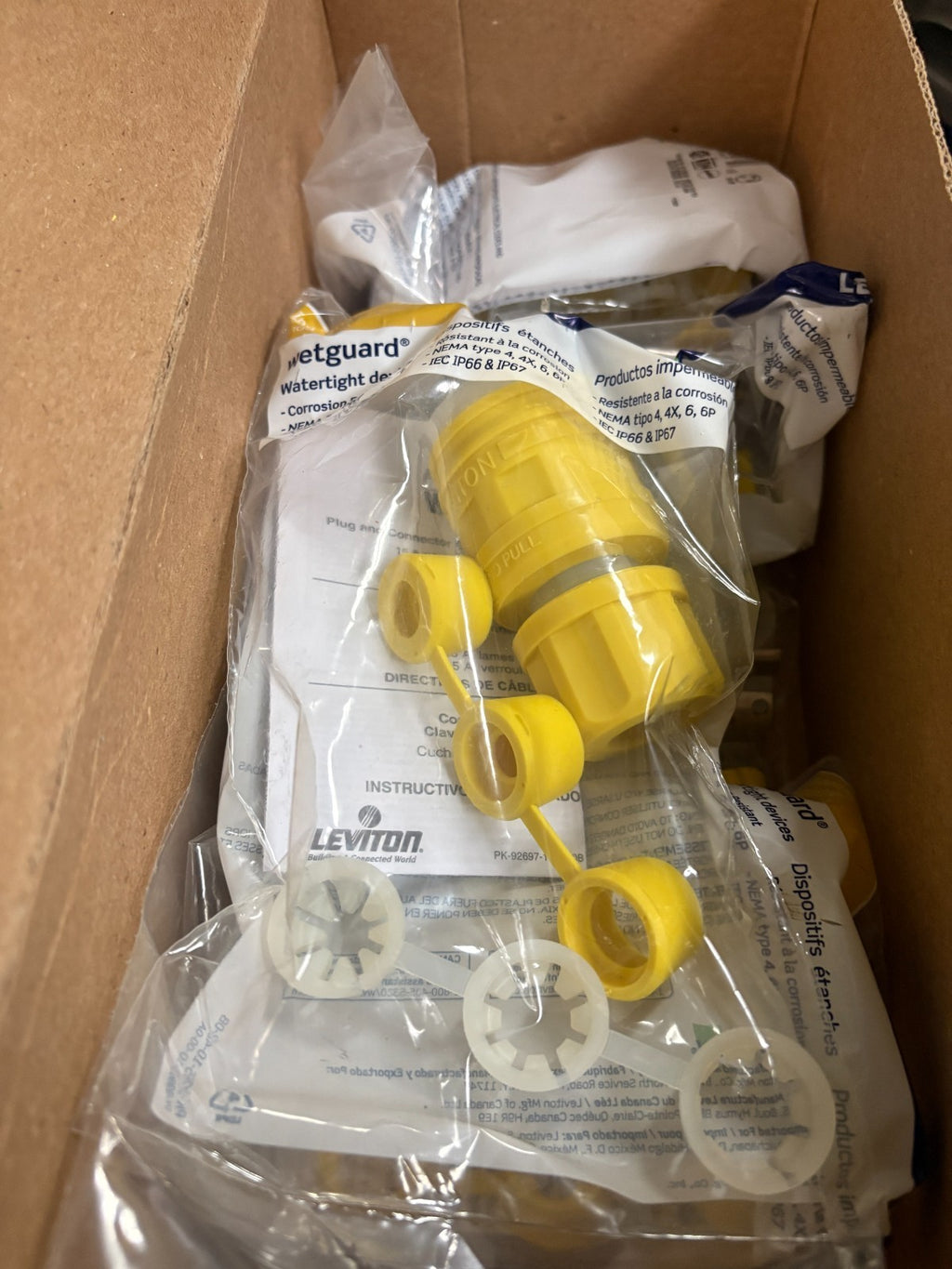 LOT OF 5 LEVITON 2 POLE 3 WIRE GROUNDING WETGUARD LOCKING PLUG 24W494