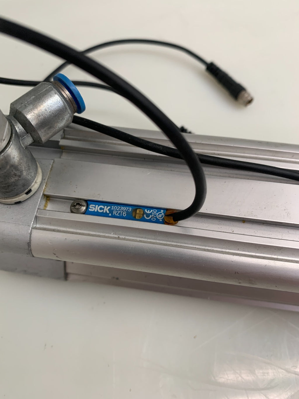 FESTO DNCB-40-100-PPV-A  Pneumatic Cylinder 532741 w/2 SICK RZT6 Sensors 10239732