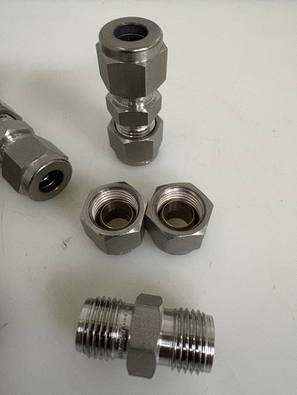 LOT OF 9 SWAGELOK S STEEL TUBE/TUBE UNION 3/8" X 3/8" 316 19U