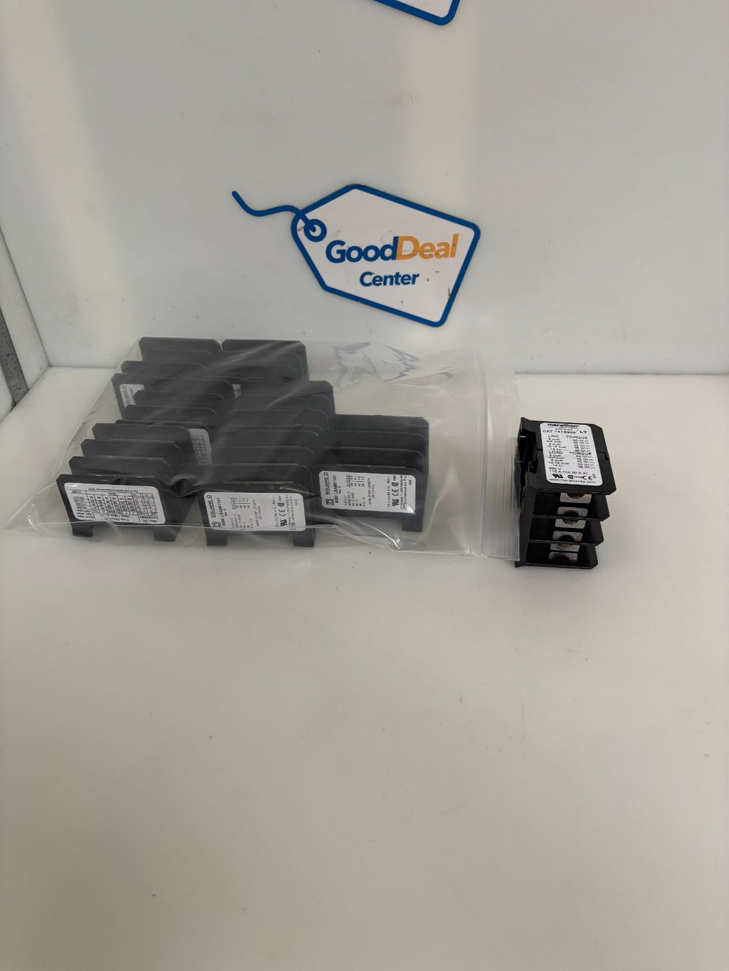 LOT OF 8 SQUARE D POWER DISTRIBUTION BLOCK 9080 LBAS61101
