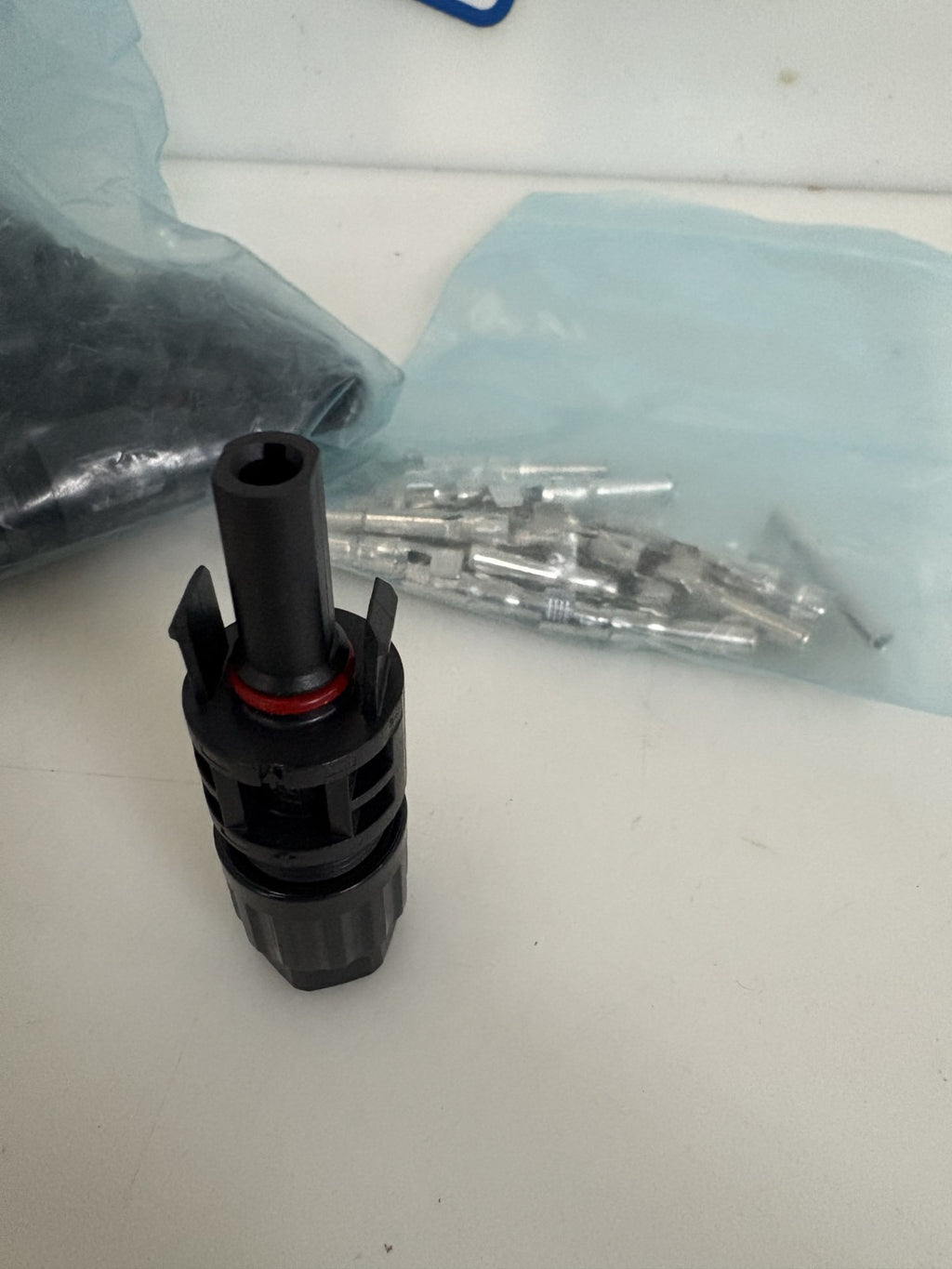 LOT OF 16 AMP PHOTOVOLTAIC CONNECTOR #2270025-1