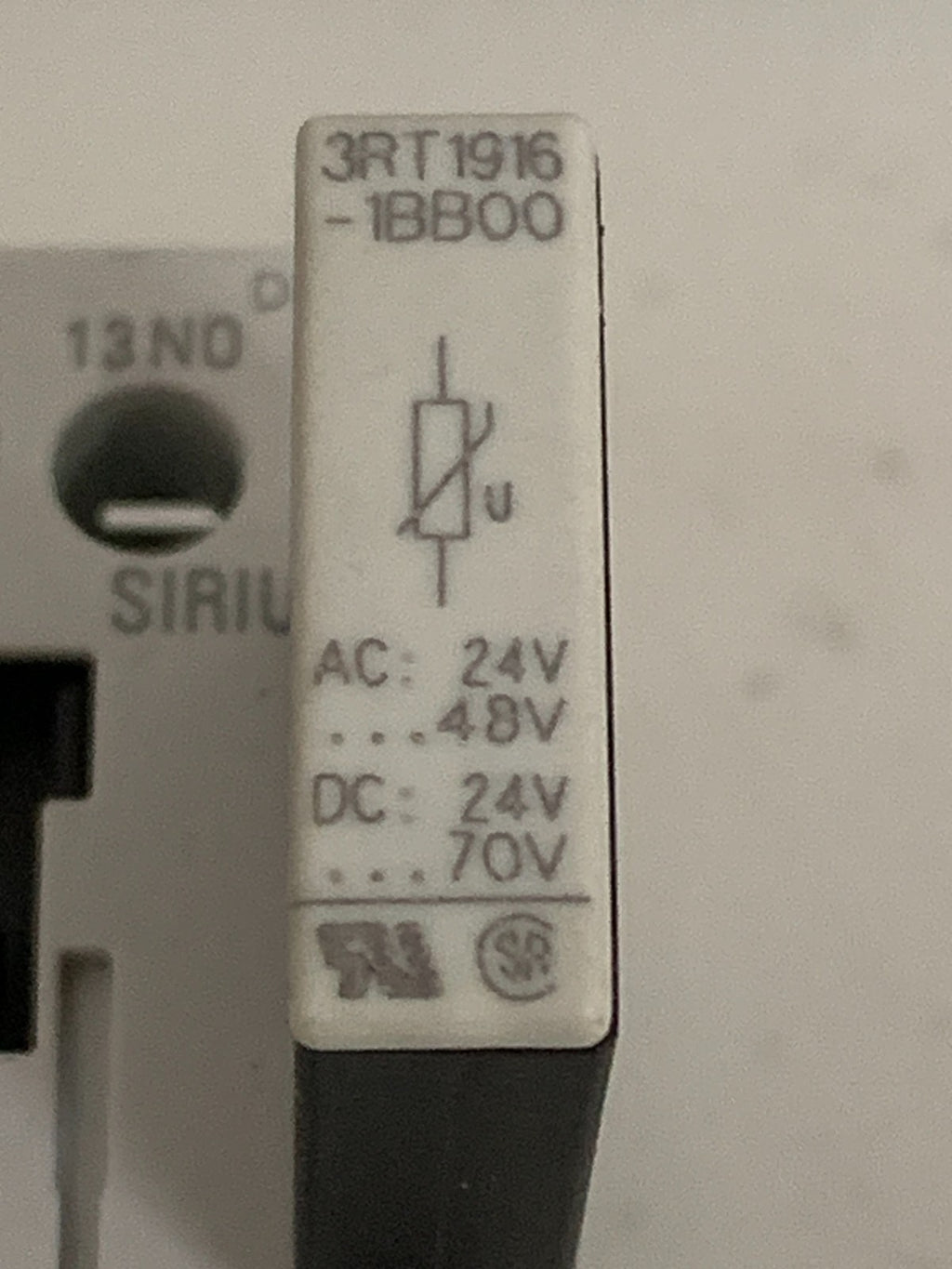 LOT OF 2 SIEMENS CONTACTOR 3RT1016-1BB41 W/3RT-191-1BB00