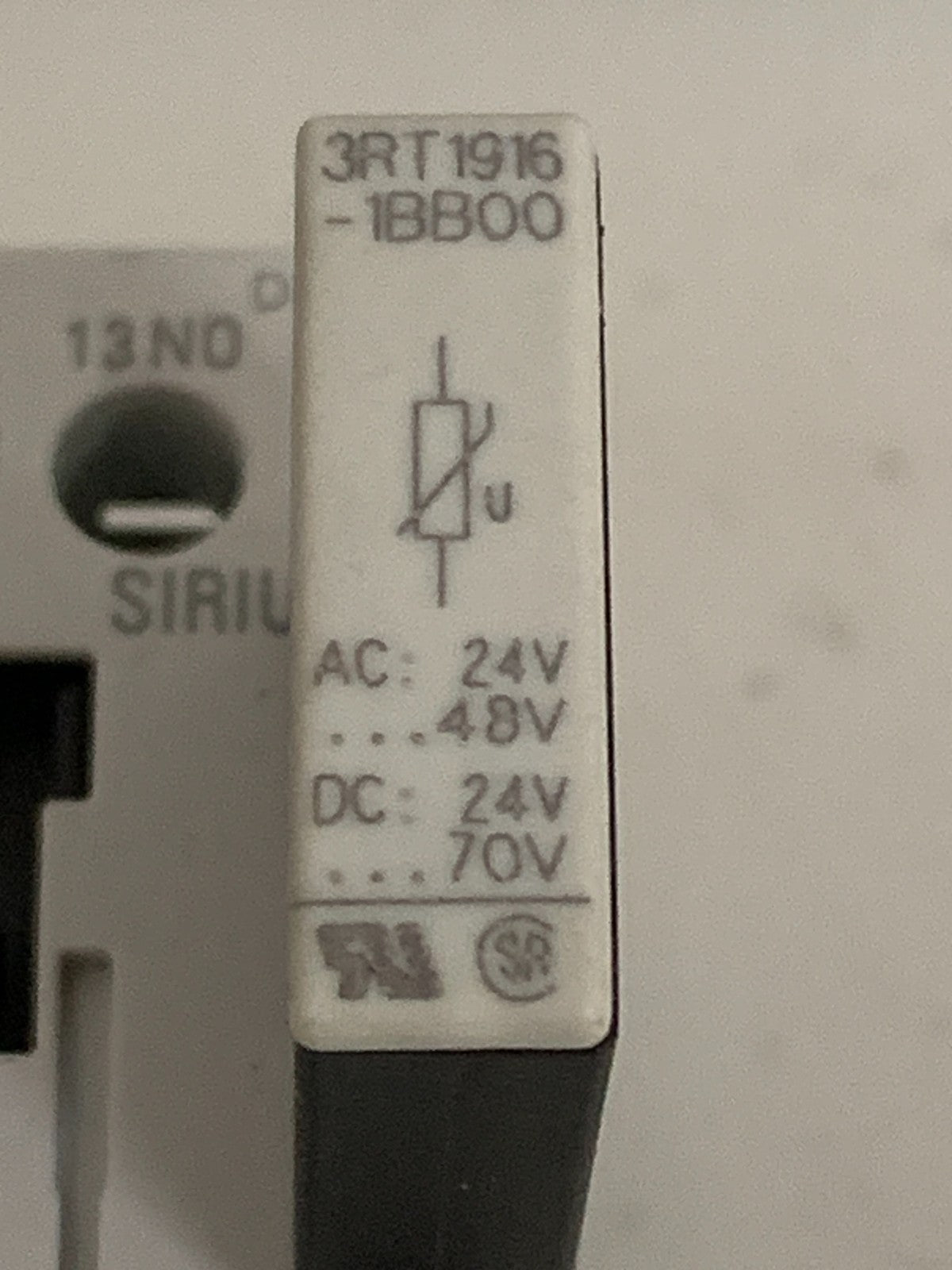 LOT OF 2 SIEMENS CONTACTOR 3RT1016-1BB41 W/3RT-191-1BB00