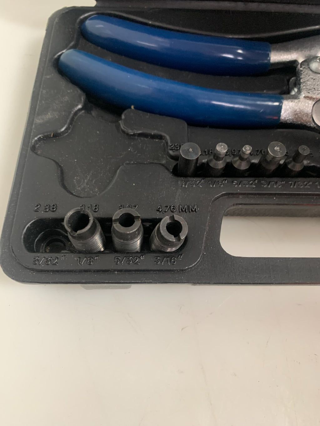 Handheld Hole Punch Kit in Case (missing parts, see photos)