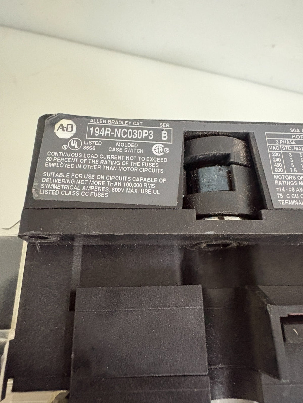 ALLEN BRADLEY DISCONNECT SWITCH 194R-NC030P3 B W/194R-HS4E A HANDLE2
