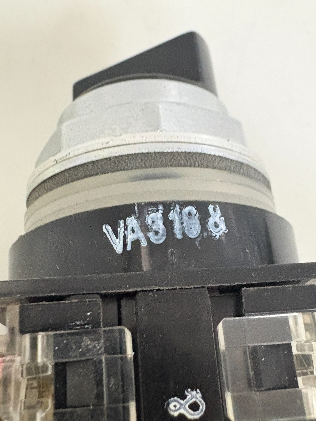 GENERAL ELECTRIC SE307 & CR104P CR104PSG21B SELECTOR SWITCH 2 POS.4