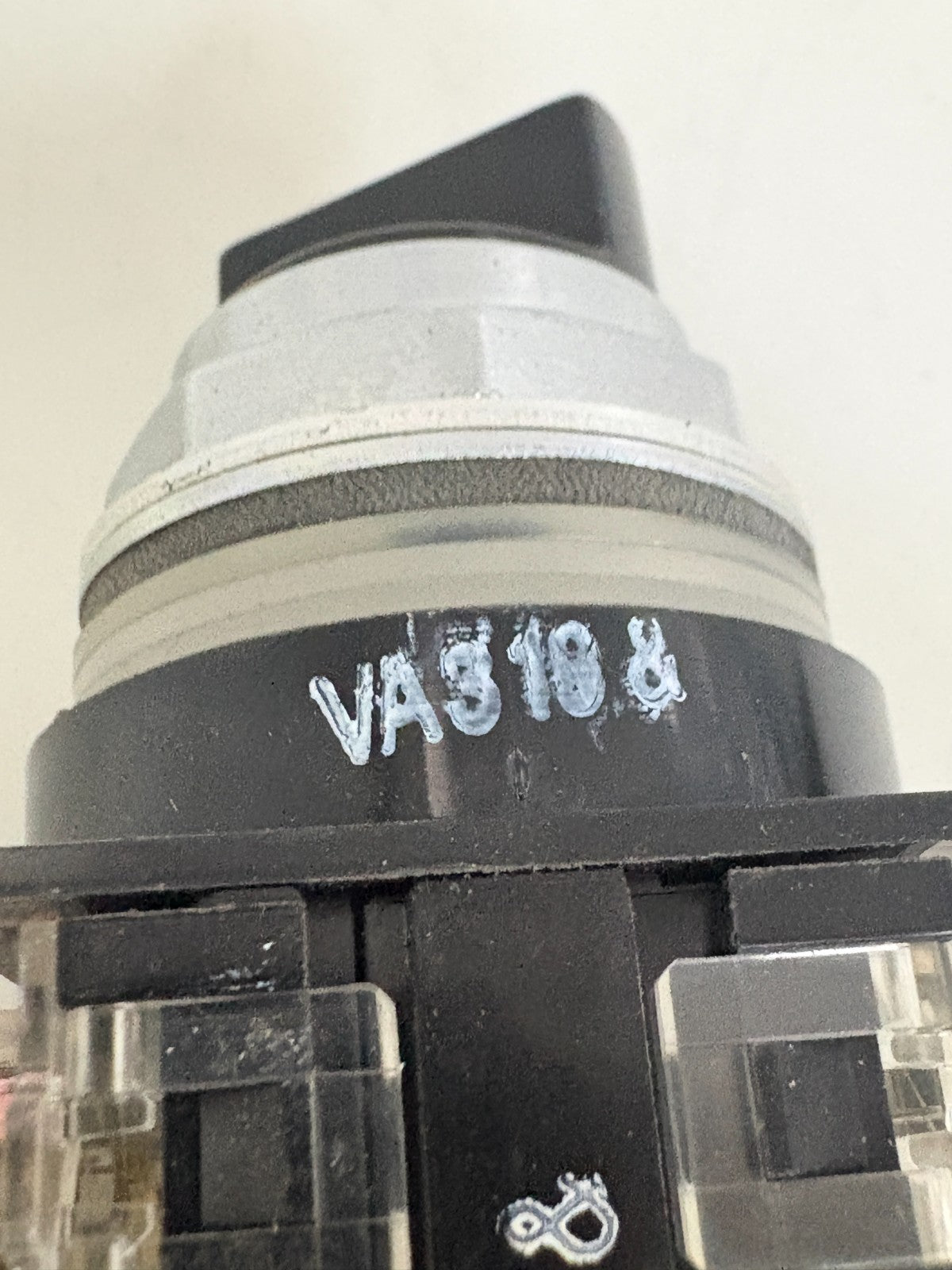 GENERAL ELECTRIC SE307 & CR104P CR104PSG21B SELECTOR SWITCH 2 POS.4