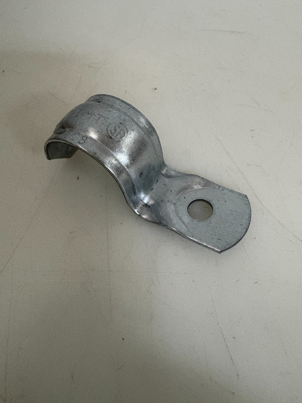 ABB THOMAS & BETTS 1" ONE HOLE E.M.T. STRAPS CI1308 50 IN BOX1