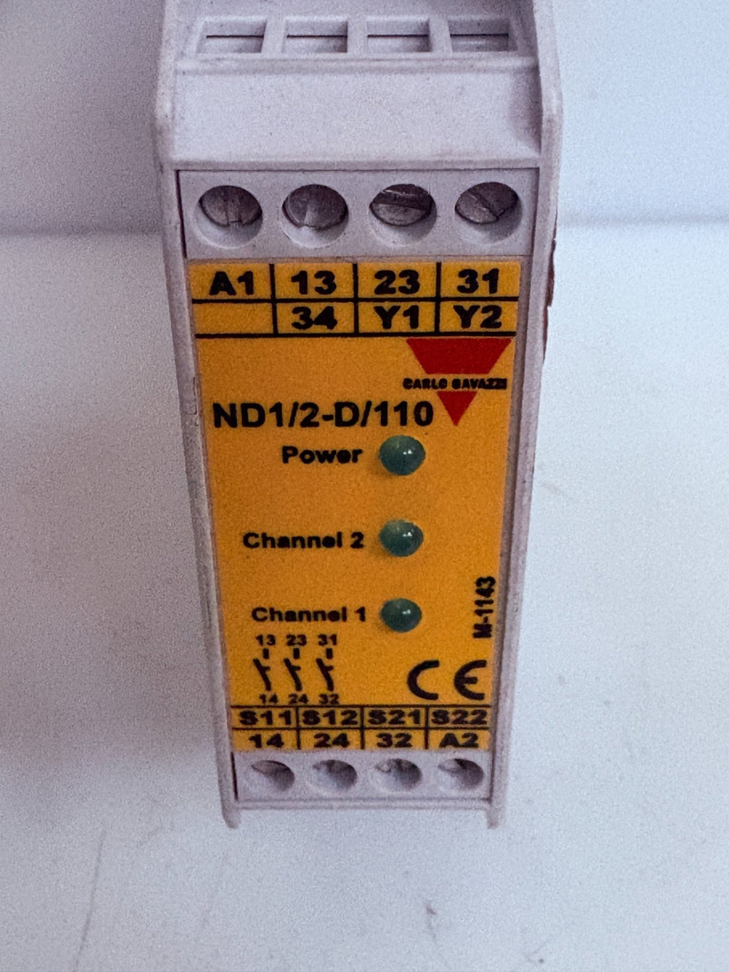 CARLO GAVAZZI TWO HAND SAFETY MODULE ND 1/2-D/110