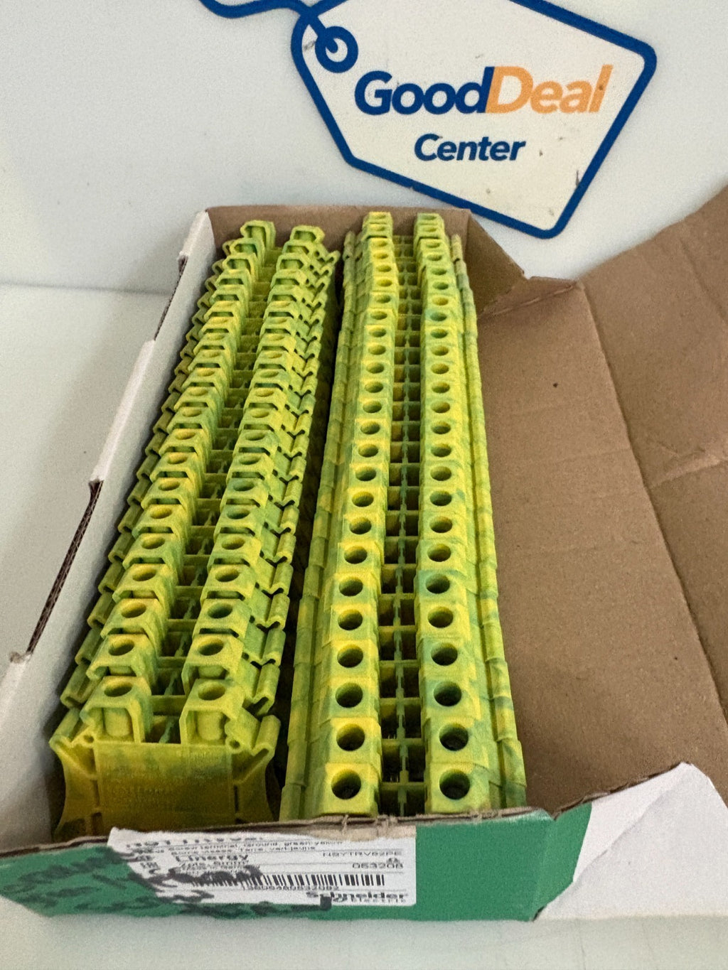 LOT OF 46 SCHNEIDER ELECTRIC TERMINAL BLOCK NSYTRV62PE3