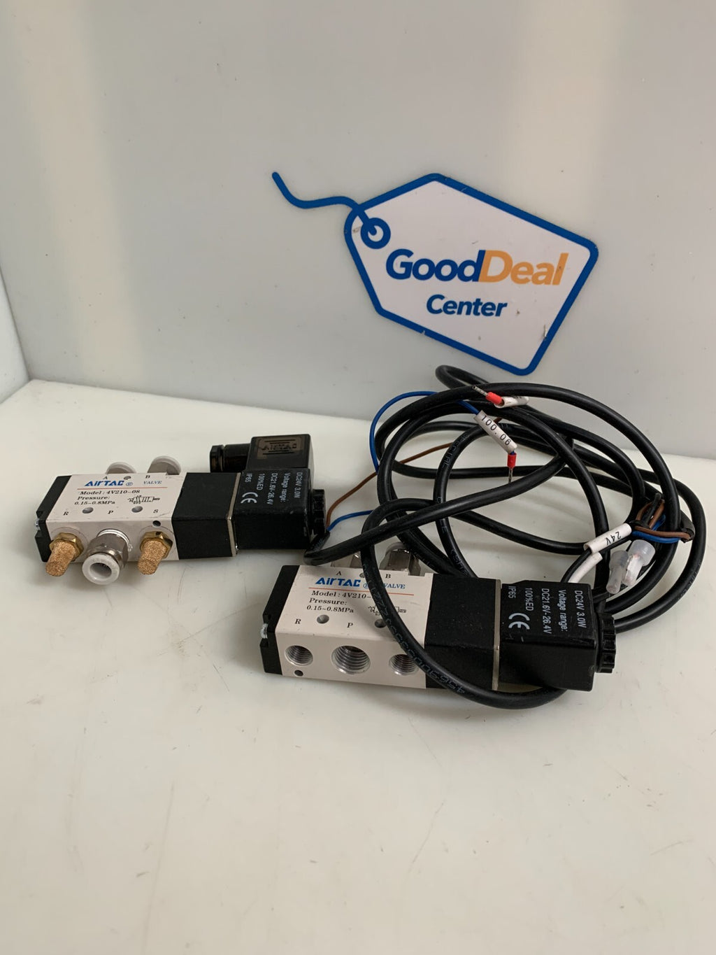 LOT OF 2  AIRTAC VALVE 4V210-08