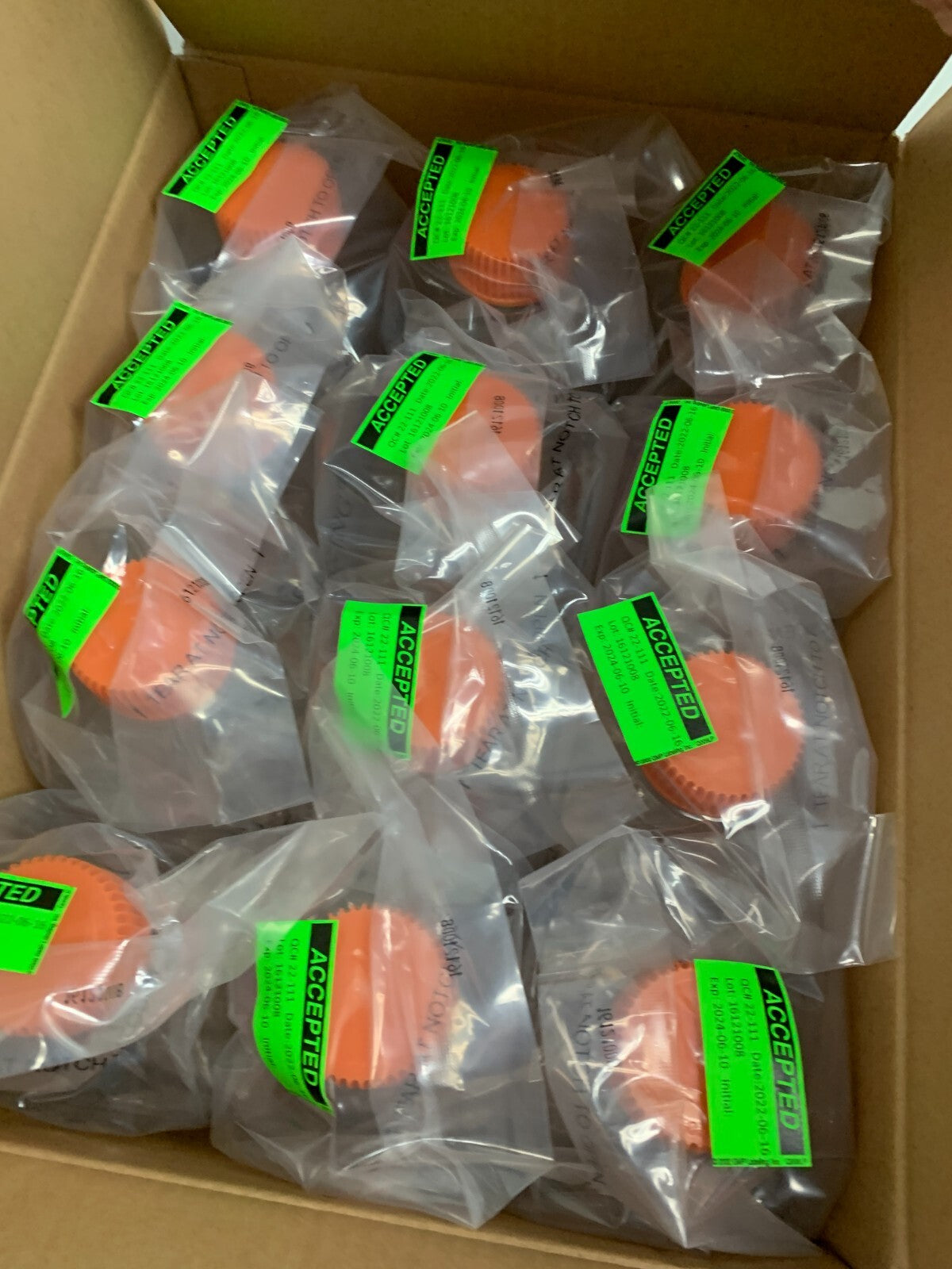 Corning  1 L Square PET Storage Bottles w/ 45 mm Caps 431533 12/cs3