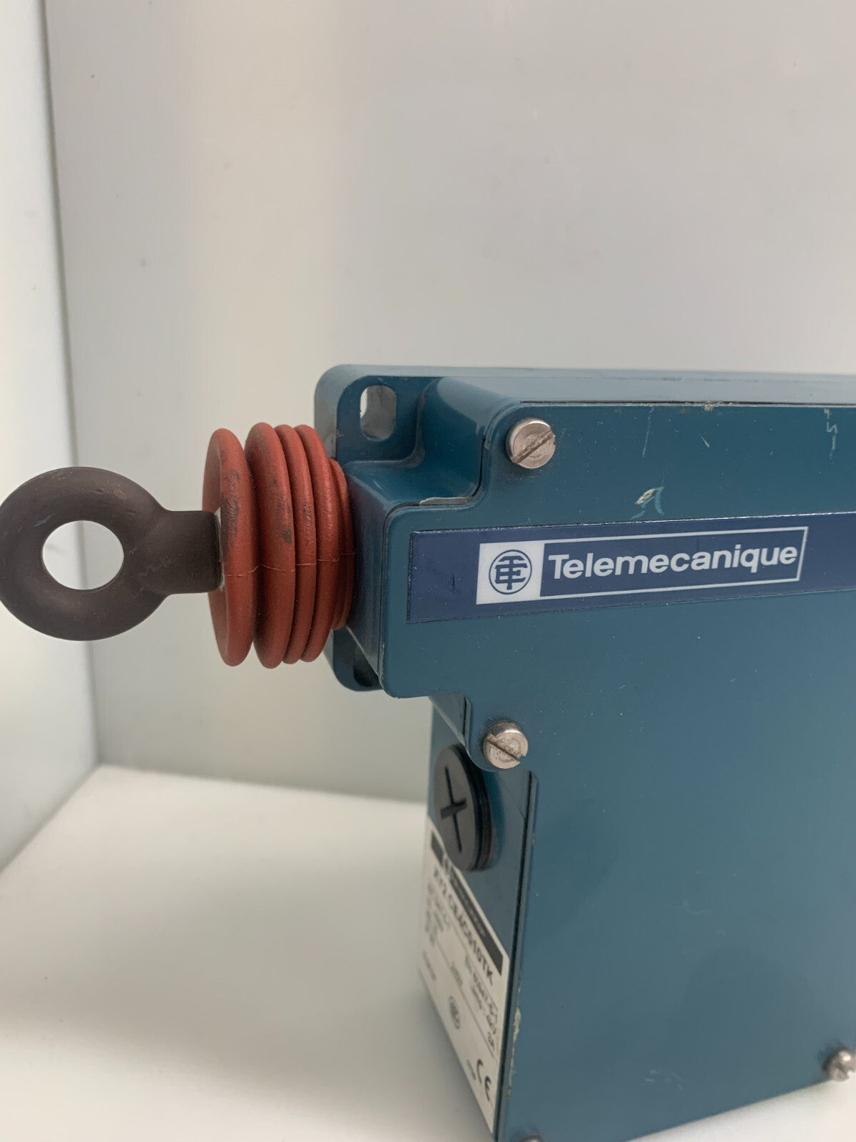 SCHNEIDER / TELEMECANIQUE Cable Oull Safety Switch   XY2CE4C010TK