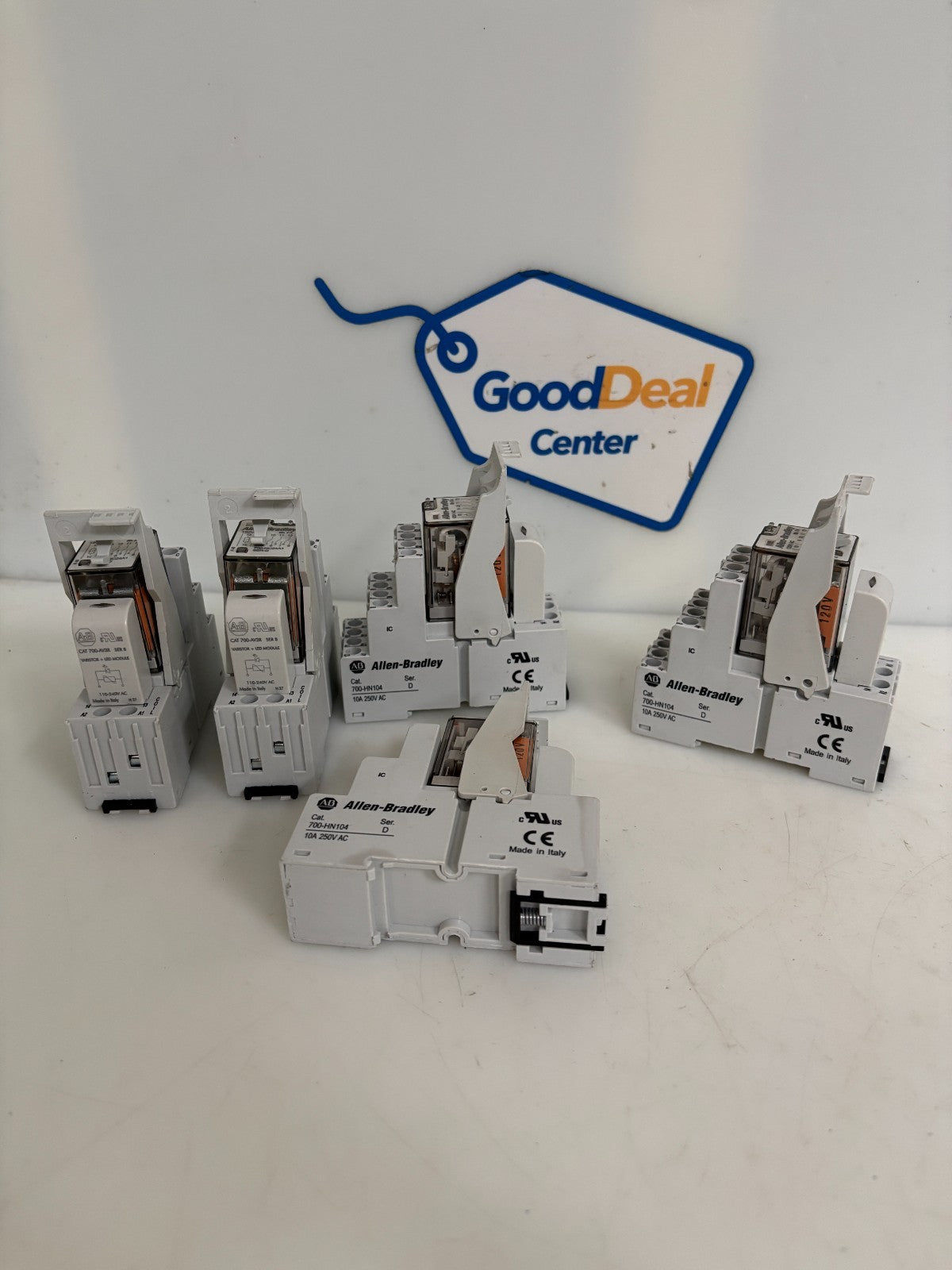 LOT OF 5 ALLEN BRADLEY RELAY 700-HC24A1 W/BASE 700-HN104 D