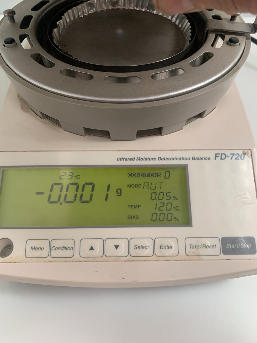 KETT INFRARED MOISTURE DETERMINATION BALANCE FD-7204