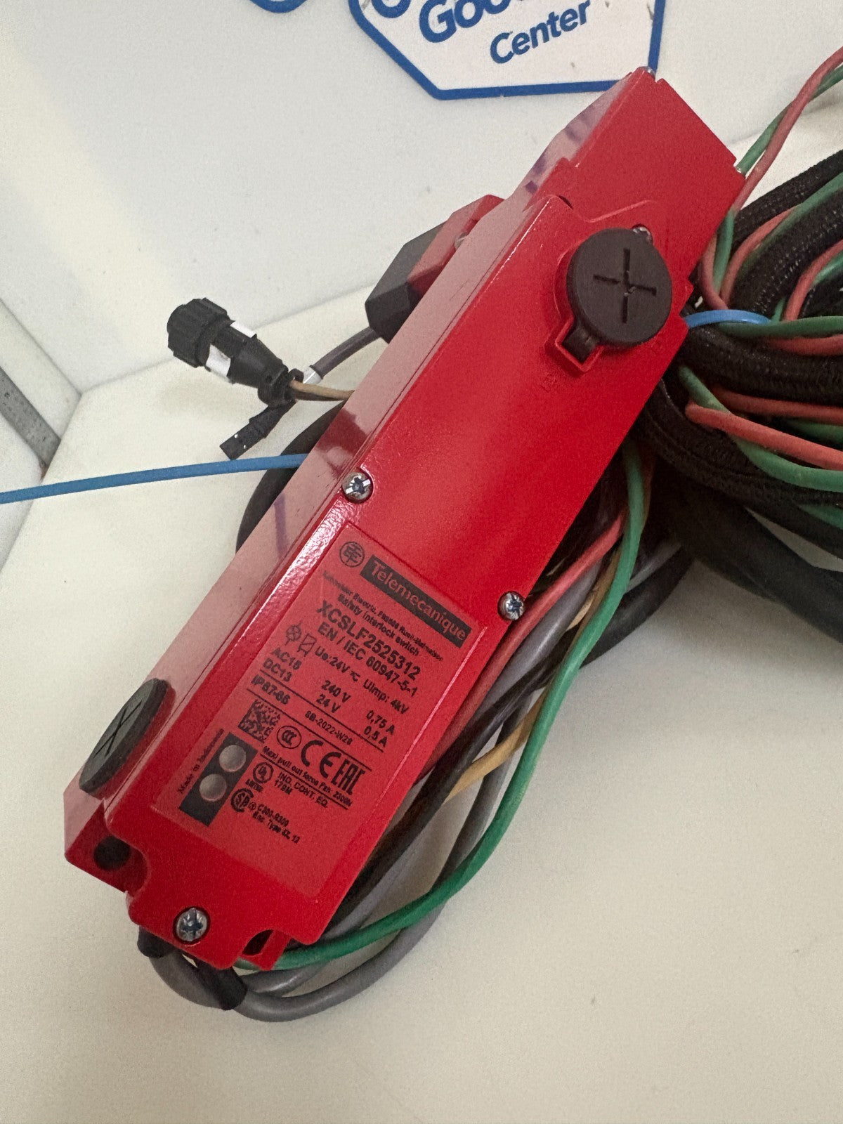 TELEMECANIQUE SAFETY INTERLOCK SWITCH XCSLF2525312 W/CABLES