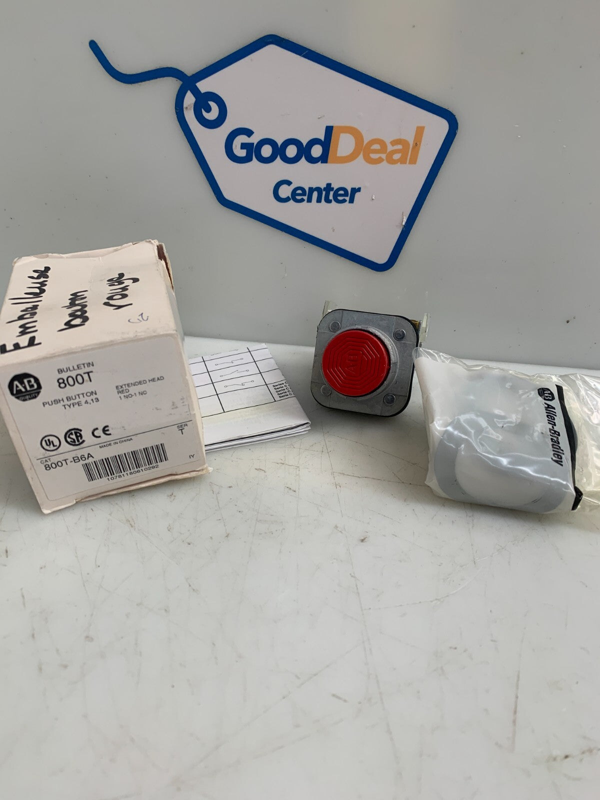 ALLEN BRADLEY  Red Push Button  800T-B6A