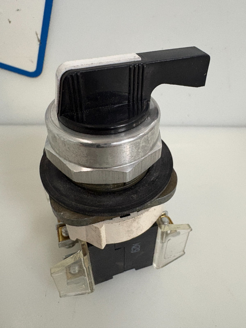 ALLEN BRADLEY SELECTOR SWITCH 800T-J19