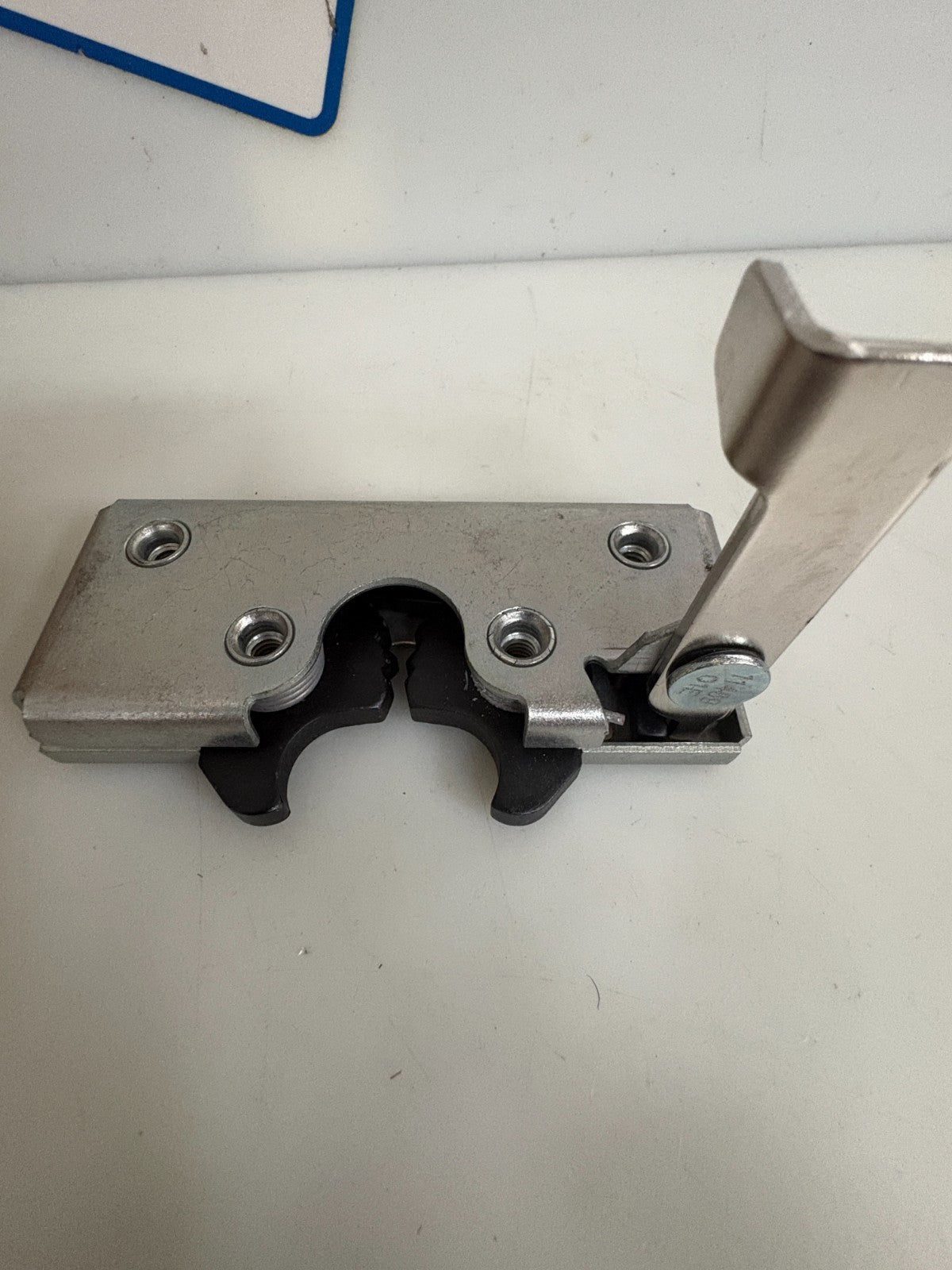 TOTAL SOURCE LATCH BC56E/00