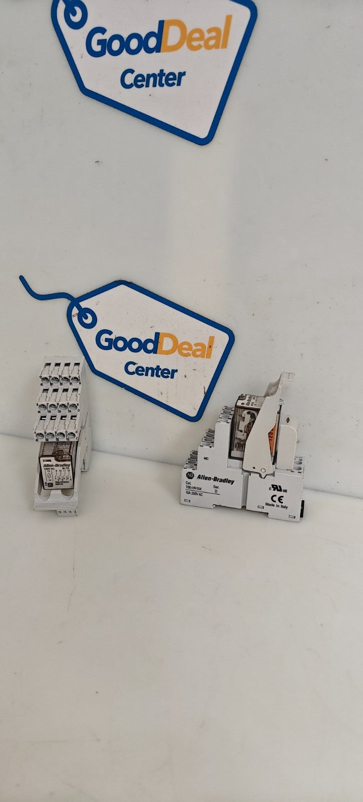 LOT OF 2 ALLEN BRADLEY RELAY 700-HC2AA1 SER-D W/BASE 700-HN104 D0