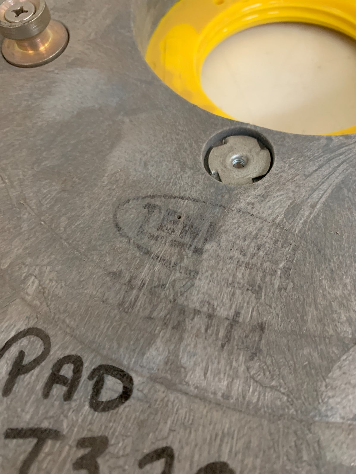 TENNANT 20" DRIVE PAD ASSY 10168141